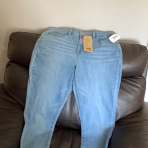 Brand new Levi’s size 32 never worn ladies jeans